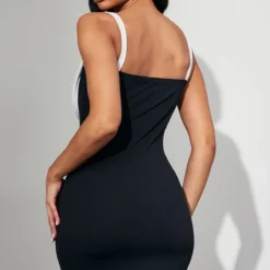 Robe Moulante Noire à Détail Coutures Sur Le Buste Et Bretelles 6 Robe Moulante Noire à Détail Coutures Sur Le Buste Et Bretelles -Jupe Lumine Soldes Boutique ce9e7b8b1f1fb798c93bb0264ce914176c668234 cnd4078 2