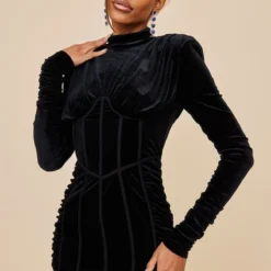 Robe En Velours Noir à Col Montant Et Manches Longues Détails Liserés