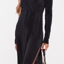 Robe Cache-coeur Longue Noire Plissée -Jupe Lumine Soldes Boutique cf9bf7e144f0e3f27ec2b6f5b7bd5652d2853b58 cnb3366 4