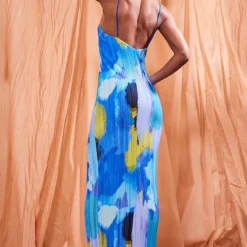 Logic Robe Longue Bleue Imprimé Abstrait Plissée à Bretelles Et Dos échancré -Jupe Lumine Soldes Boutique d0d1c401c81c4ca913e92a5cb82e66a1ba27e480 cne3457 1