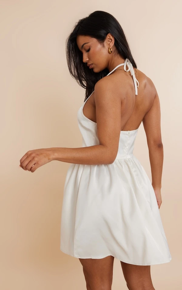 Robe Patineuse Satinée Décolletée Champagne à Dos Nu 2 Robe Patineuse Satinée Décolletée Champagne à Dos Nu – Image 2