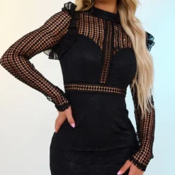 Robe Moulante En Dentelle Et Mousseline Détail Volanté Noire