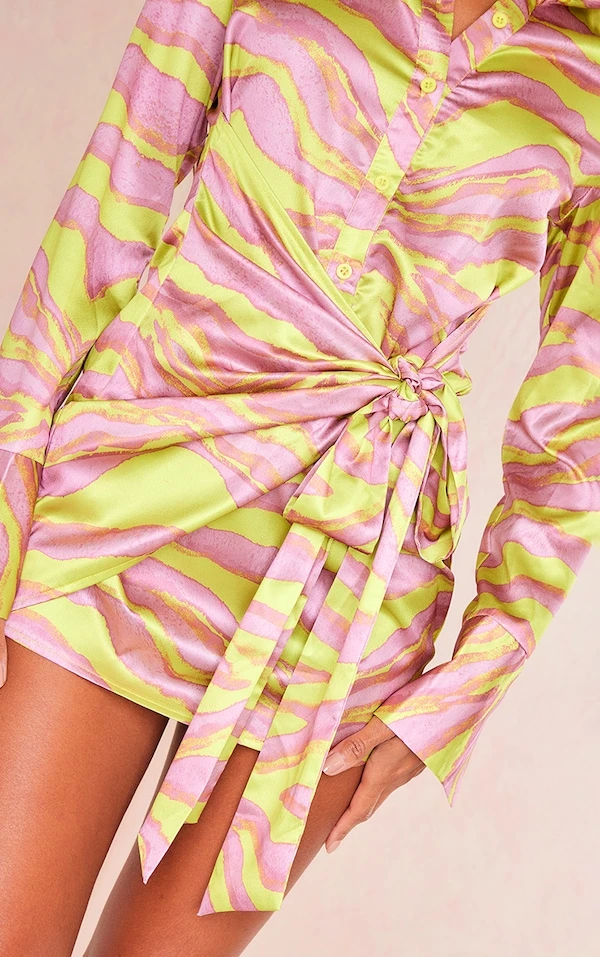 Robe Chemise Satinée Imprimé Zébré Multicolore à Détail Noué 4 Robe Chemise Satinée Imprimé Zébré Multicolore à Détail Noué – Image 4