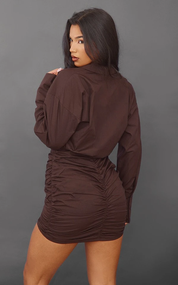 Robe Moulante Style Chemise Oversize Froncée Chocolat 2 Robe Moulante Style Chemise Oversize Froncée Chocolat – Image 2