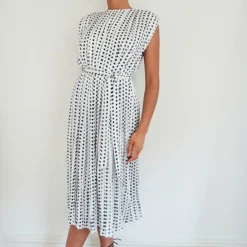 Robe Mi-longue Sans Manches Plissée Blanche Imprimé Pois 7 Robe Mi-longue Sans Manches Plissée Blanche Imprimé Pois -Jupe Lumine Soldes Boutique d54dc9e039eaa3d1afc2d560d38633c62a63b447 CMM4143 3