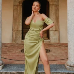 Robe Longue Texturée Froncée Vert Olive à Col Bardot Et Armatures -Jupe Lumine Soldes Boutique d7cf0be70733c20ad71dc1cbf3208fcc792884cc cne1856 3