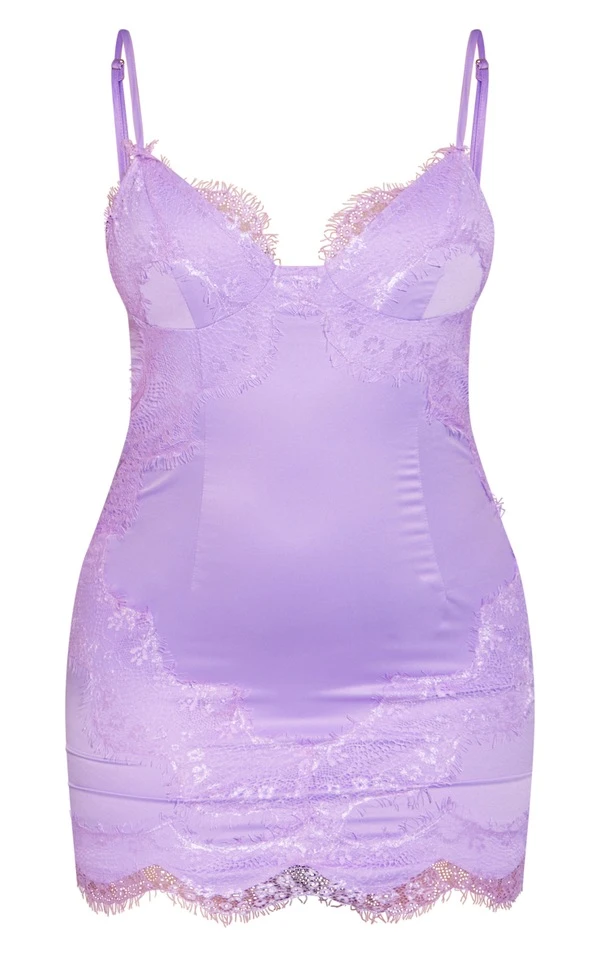 Robe Moulante Satinée Lilas à Bretelles Et Détail Dentelle 5 Robe Moulante Satinée Lilas à Bretelles Et Détail Dentelle – Image 5