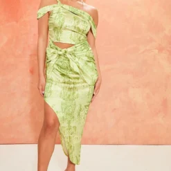 Robe Mi-longue Satinée Imprimé Renaissance Vert Citron à épaule Unique -Jupe Lumine Soldes Boutique d98576e294b0b2267655c2dce0f4a3194886903f cne7733 3