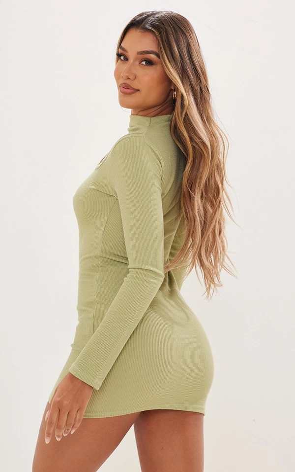 Logic Robe Moulante Côtelée Vert Sauge Découpée à Manches Longues 2 Logic Robe Moulante Côtelée Vert Sauge Découpée à Manches Longues – Image 2