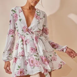 Robe Patineuse Blanche à Imprimé Floral En Mousseline De Soie Avec Décolleté Plongeant -Jupe Lumine Soldes Boutique df1881f19d72c964972fe560f68bc5060f0eebab clv2486 4