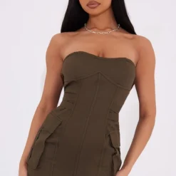 Robe Cargo Bustier Moulante Kaki Foncé à Liserés Structurants Et Poches