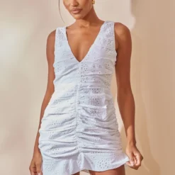 Robe Moulante Froncée Blanche Brodée à Décolleté Et Ourlet Volanté 7 Robe Moulante Froncée Blanche Brodée à Décolleté Et Ourlet Volanté -Jupe Lumine Soldes Boutique e104c6526c25bdcfacdc8513a290b1c6e47f5386 cnd5481 3