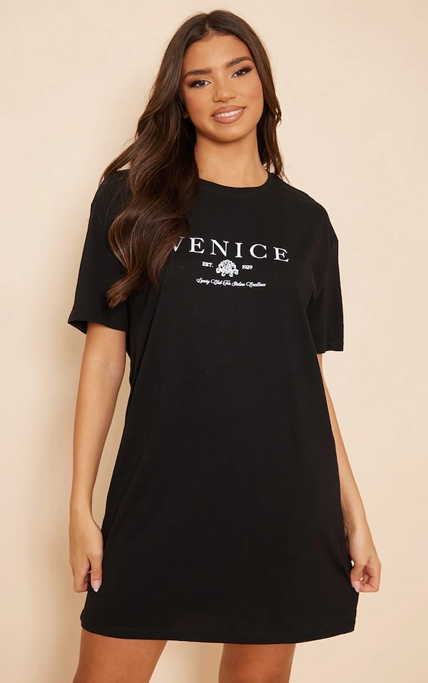 Robe T-shirt Oversize Noire à Slogan Venice 1 Robe T-shirt Oversize Noire à Slogan Venice