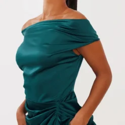 Robe Mi-longue Satinée Vert émeraude à épaules Dénudées Et Jupe Drapée -Jupe Lumine Soldes Boutique e366908c1b0344468a11277b9ff9224469ea93ca cmv8119 5