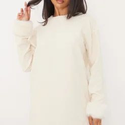 Robe Pull Oversize En Velours Côtelé Crème à Manchettes En Fausse Fourrure