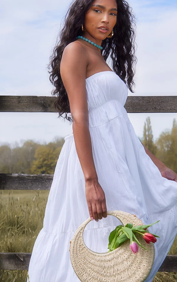 Robe Bustier Longue Blanche Fluide Découpée Dans Le Dos 4 Robe Bustier Longue Blanche Fluide Découpée Dans Le Dos – Image 4