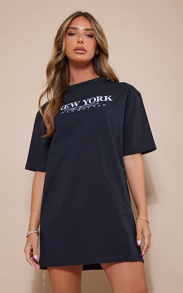 Robe T-shirt Noire à Manches Courtes Et Slogan Badge New York 1 Robe T-shirt Noire à Manches Courtes Et Slogan Badge New York