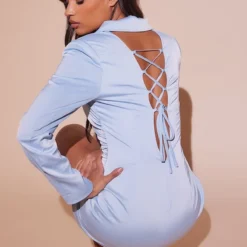 Robe Blazer Satinée Bleu Clair Lacée Dans Le Dos