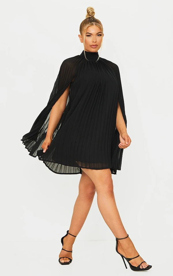 Robe Droite Style Cape Plissée Noire à Col Haut 1 Robe Droite Style Cape Plissée Noire à Col Haut