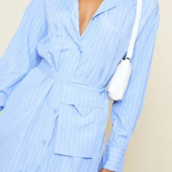 Robe Chemise Bleue Rayée Nouée à La Taille à Détail Poches -Jupe Lumine Soldes Boutique eb80349f83dbd529e2d102706d75b4ba99247323 cnd1235 4