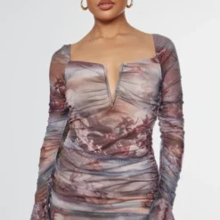 Robe Moulante En Mesh Imprimé Renaissance Multicolore Froncé à Barre En V