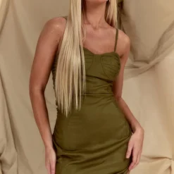 Robe Moulante Effet Lin Kaki Froncée à Détail Bonnets