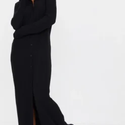 Robe Très Longue Côtelée Douce Noir Profond à Boutons Et Col