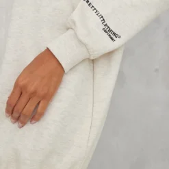 PRETTYLITTLETHING Robe En Sweat Avoine Oversize à Manches Raglan 9 PRETTYLITTLETHING Robe En Sweat Avoine Oversize à Manches Raglan -Jupe Lumine Soldes Boutique f349501ab00922ed528d8297374a0a0f530fdbd4 cmu2507 4