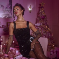 Robe Moulante En Velours En Sequins Noir à Bretelles Et Anneau Strassé 7 Robe Moulante En Velours En Sequins Noir à Bretelles Et Anneau Strassé -Jupe Lumine Soldes Boutique f3fb24b08708280ff40a5070729840c8797377d2 cnb5111 3