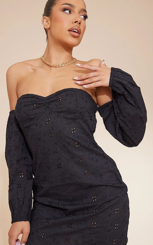 Robe Droite En Broderie Noire à Col Bardot Et Détail Buste 4 Robe Droite En Broderie Noire à Col Bardot Et Détail Buste – Image 4