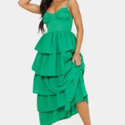 Robe Longue Volantée Vert Vif à Bretelles Et Détail Bonnets