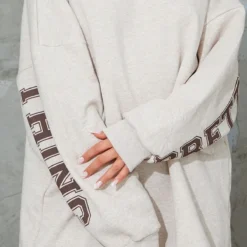 PRETTYLITTLETHING Robe Sweat Oversize Avoine à Slogan -Jupe Lumine Soldes Boutique f6d5790df8b9bc001ded00ab7652e6dedf53ca6c cmq0907 5