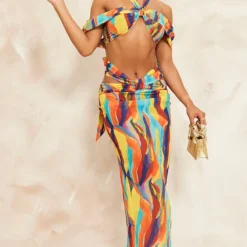 Robe Longue Découpée En Mousseline De Soie Multicolore à Imprimé Abstrait Et Col Bardot