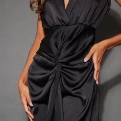 Robe Mi-longue Satinée Noire à Décolleté Plongeant Et Jupe Drapée 8 Robe Mi-longue Satinée Noire à Décolleté Plongeant Et Jupe Drapée -Jupe Lumine Soldes Boutique f9adf90f4d6e7c70c2a1ef93a099389fd56b8eac cnb8713 4