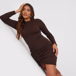 Robe Mi-longue Asymétrique Froncée Chocolat à Manches Longues